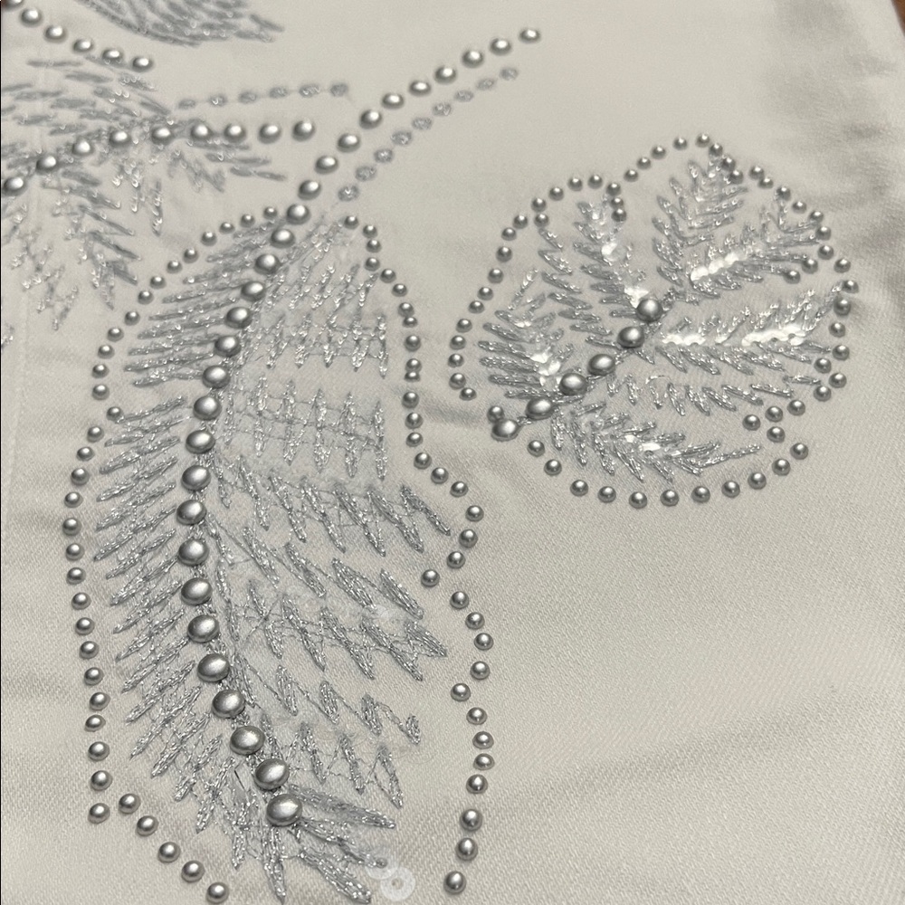 NWT Chicos Silver Embellished Crop So Slimming Girlfriend Slim Leg Sz 1.5 / 10